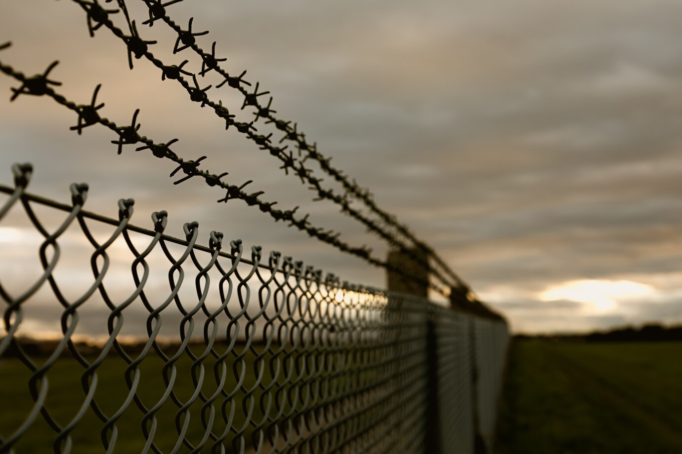 Seguridad fronteriza, migraciones masivas y campos minados